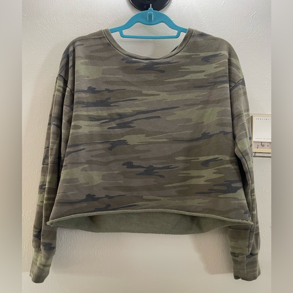 Camo Cropped Sweatshirt